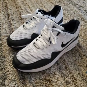 Ladies Nike golf shoes